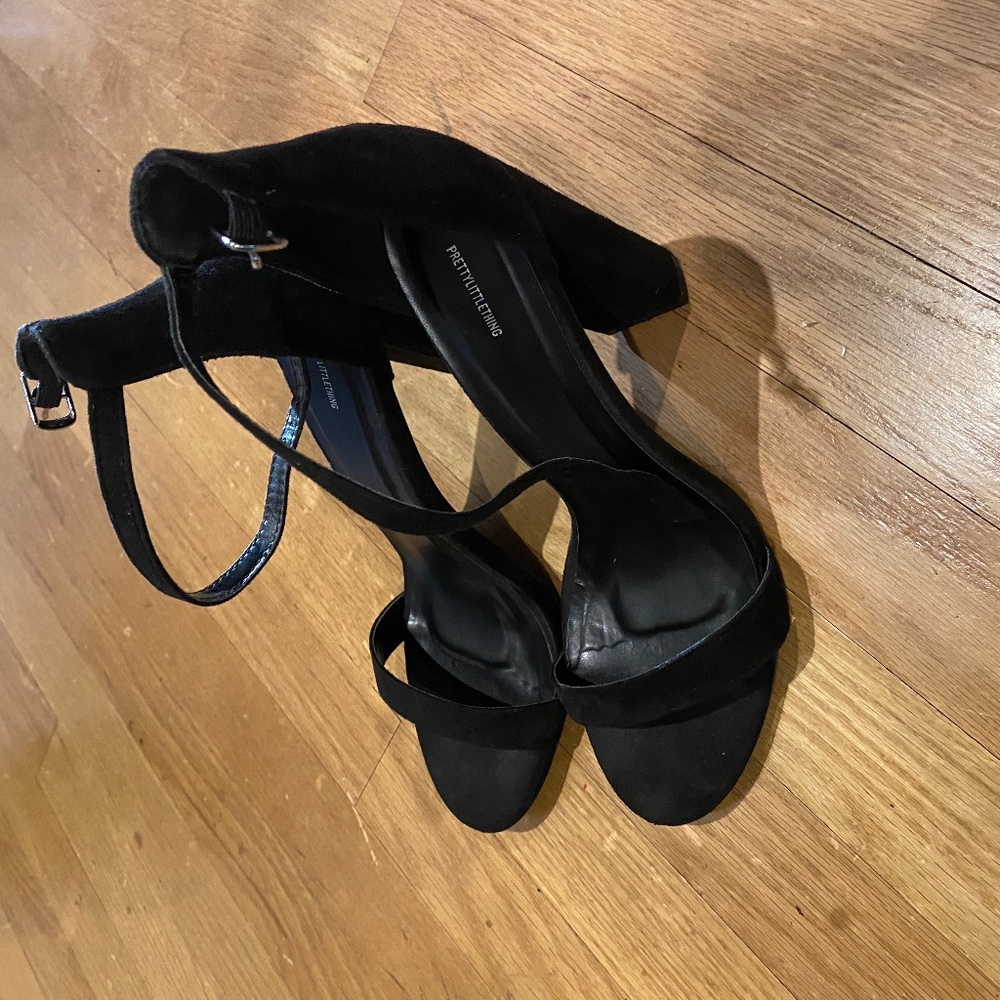 Pretty Little Thing WOMENS HEELS